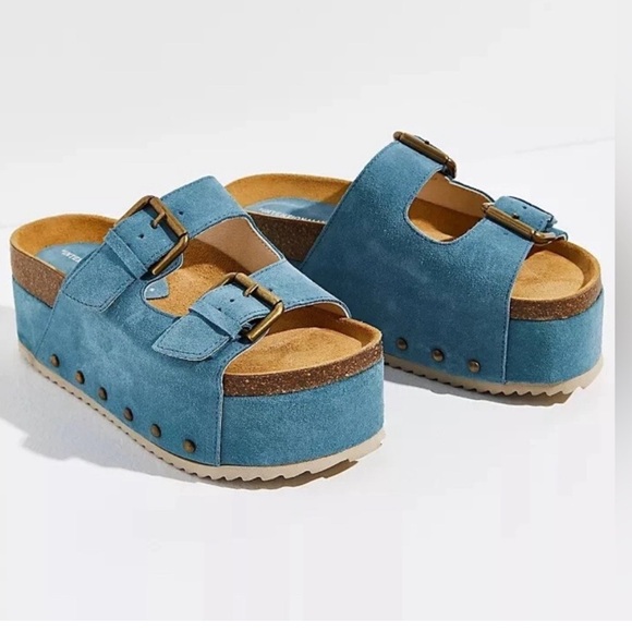INTENTIONALLY BLANK Shoes - NEW Intentionally Blank Cooper-2 Sz 37 EU Marine Blue Velvet Flatform Sandals